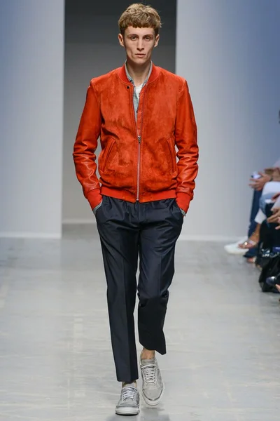 Look 11
